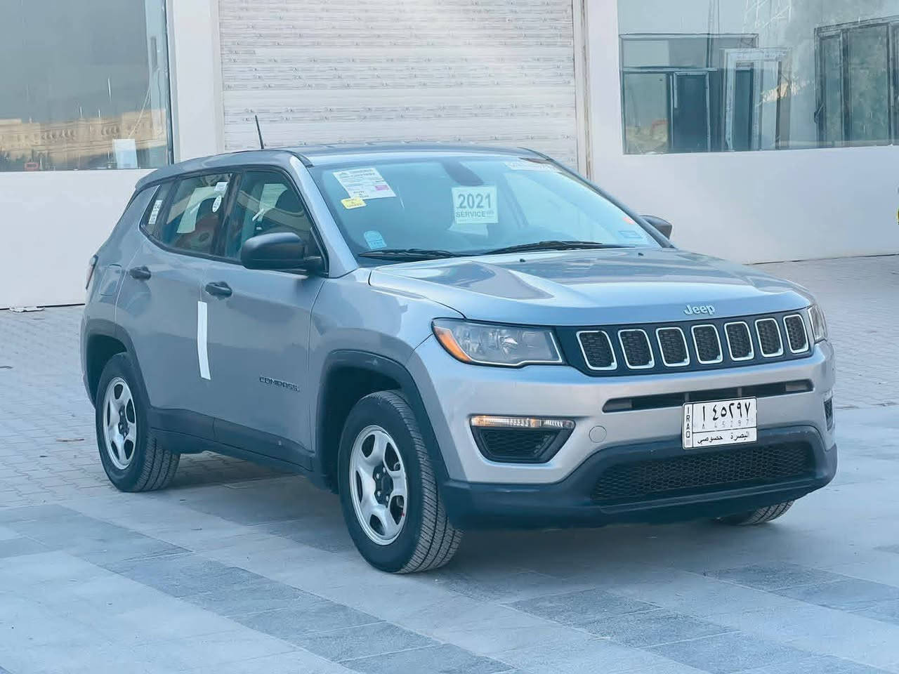 . السلام عليكم سياره جيب كومباس أمريكيه للبيع موديل 2021 رقم بصره حره تحويل مشروع وطني السياره مكفوله من الضربه والصبغ والتبديل والفتح علما بأن السياره تقرير مواصفات السياره بصمه محرك 2400 سايد بريك بصمه تبريد قطعتين تحكمات فول شاشه كبيرة كاميرا دواره تخم تاير حداديه ماشيه 70 الف سياره جديدة بمعنى الكلمة وجاهزه من كلشي استخدام شخصي السعر 138 وبيها مجال بسيط للشراي مكان السياره ناصريه الشموخ للإستفسار   ***********
