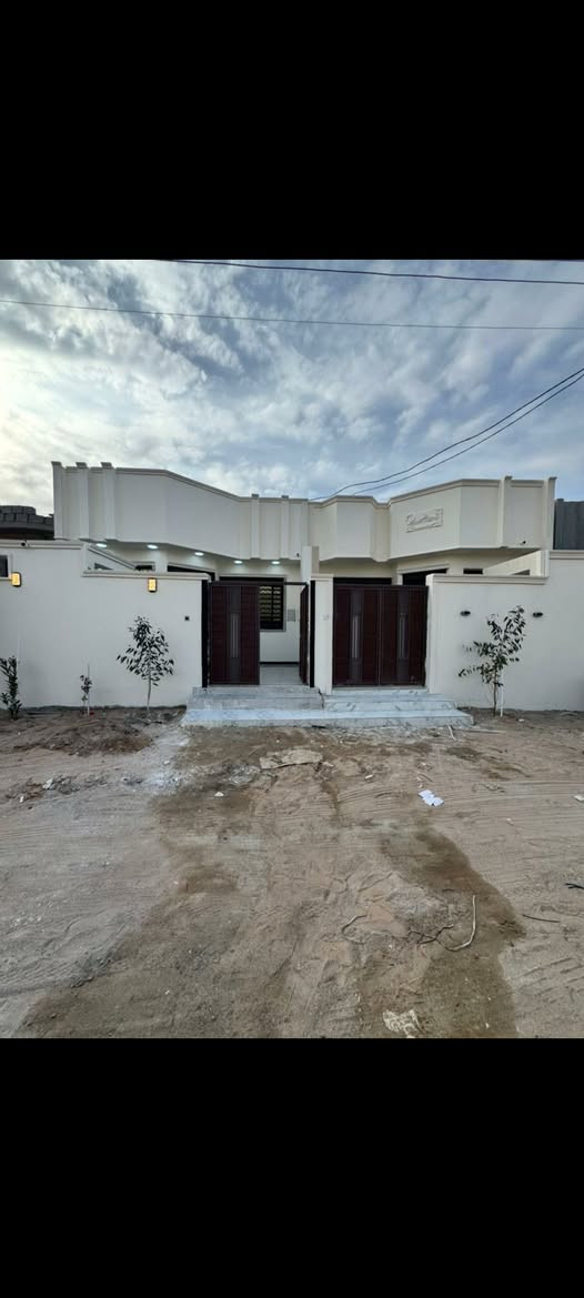 بيت للبيع طابو زراعي سنه 25 العنوان البصره ابو الخصيب حمدان يحتوي البيت على غرفتين منام وصاله واستقبال صحيات خارجيه وداخليه وكراج واسع سعر البيت ب 67 وقابل التفاوض رقم الهاتف ***********
