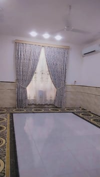 دار سكني ٢٤٠ ٥٠ متر فقط عن طريق الزوار المعاره السعر ٧٠ 07817308619