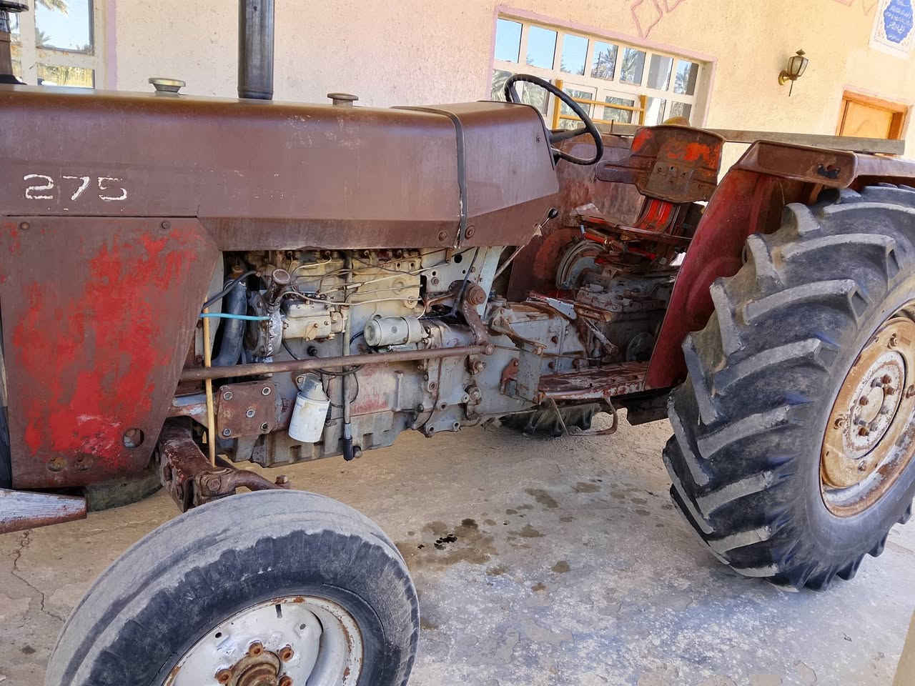 سلام عليكم مكينه البيع موديل 82حجم 275المكان بغداد المحوديه رقم ***********
