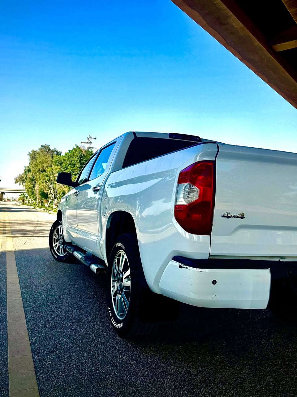 سياره للبيع تاندرا
 موديل ٢٠١٧
مواصفات معروفه 
سياره حلو 
مكفوله كفاله من الضربه والصبغ 
وتحويل ثاني يوم اذا تريد 
السعر 325$ دولار وبيه مجال 
***********
