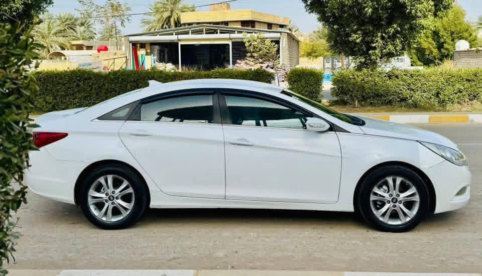 السلام عليكم
سوناتا 2012 خليجيه 

مكينه 2400 
رقم بغداد بسمي 
بيه صبغ 4 قطع بدون دواخل بدون حادث
مكانه الحله 
السعر 117 وبيه مجال 
***********
