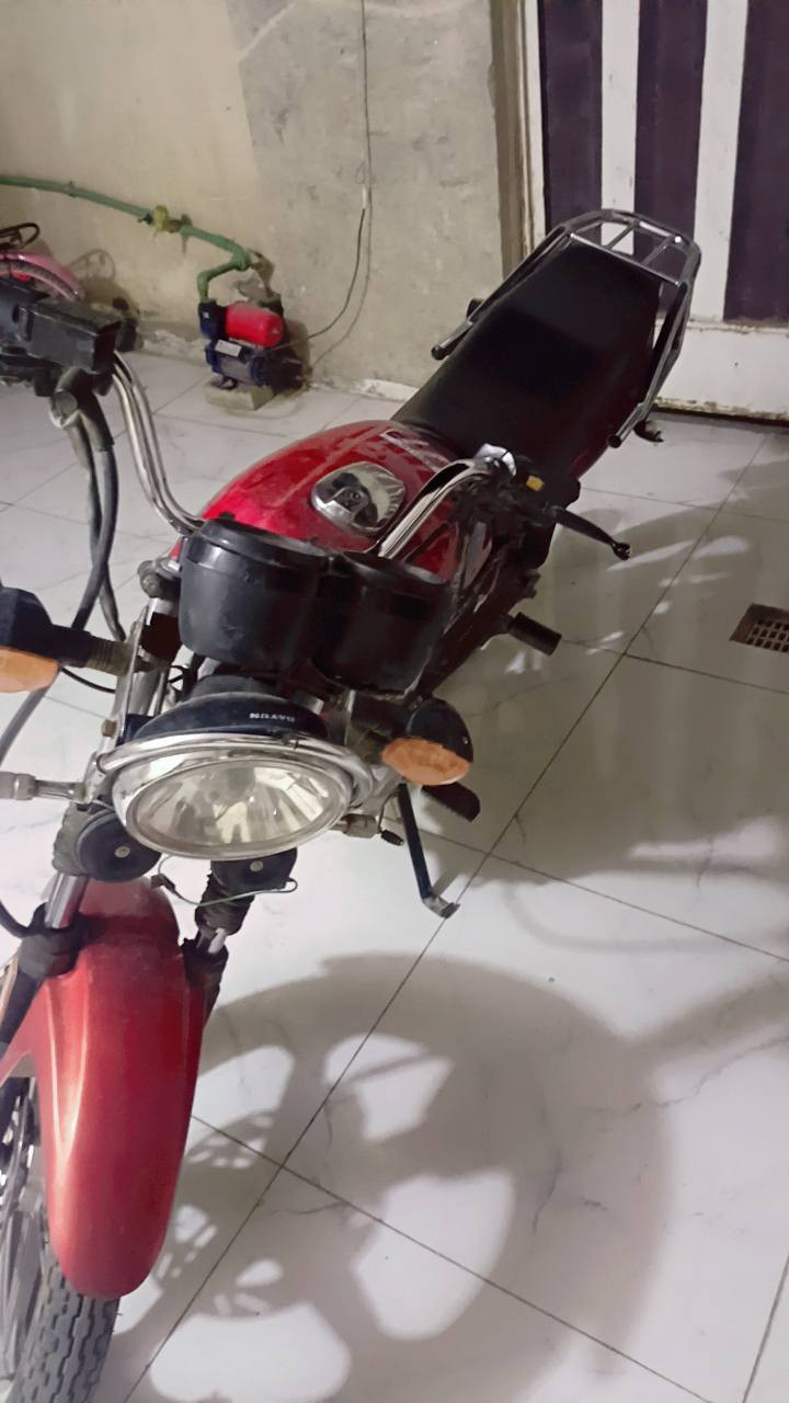 السلام عليكم دايون عضم مديل 14شهر 11 اوراق بسمي 
مكينه بس ولفات وكلجات مبدل فقط كهربائيات كله جديد وشغال 
معمره كلها قبل 4اشهر تعمير اكل مني 525الف
عارضها ب600ب550قفل بدون عمله شراي خابر وسعرها قفل سعر بيسكل شحن 
***********
