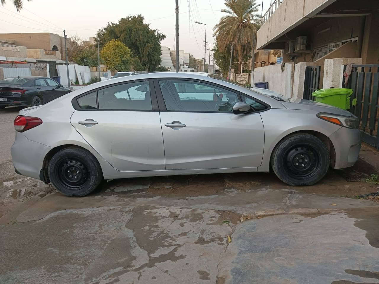 السلام عليكم
للبيع....
من رخصة الادمن
كيا فورتي موديل 2018.
اللون سلفر.
حادث خفيف و صور الحادث بالمنشور.
محرك 2000 دوش .يعني بانزين عادي شغال ، ماشيه 39. فقط .
 تبريد ثلج  بلادي.
السيارة باسمي تحويل مباشر .
رقم بغداد  السعر 125 $ 
مكان بغداد. موبايل   ***********
