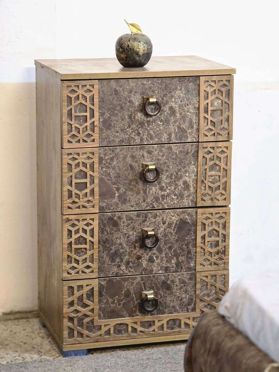 غرفة مودرن مستخدمة 9 قطع 
• تحتوي على ملحق اضافي مع الكنتور
• انارة داخلية بالسرير
• قواعد خشب زان 
• نظام برغي وچوي قفاله حديد يعني متتأثر بالفتح والشد
• نوعية الخشب قوي وثقيل 
غرفة قوية مو من الغرف العاديات والخفيفات 
العنوان بغداد المشتل 
ملاحظة// الغرفه تنفع للعرسان


**إذا كنت صاحب هذا الإعلان وتريد حذفه لأي سبب، رجاءا أرسل رسالة إلى الدعم الفني**