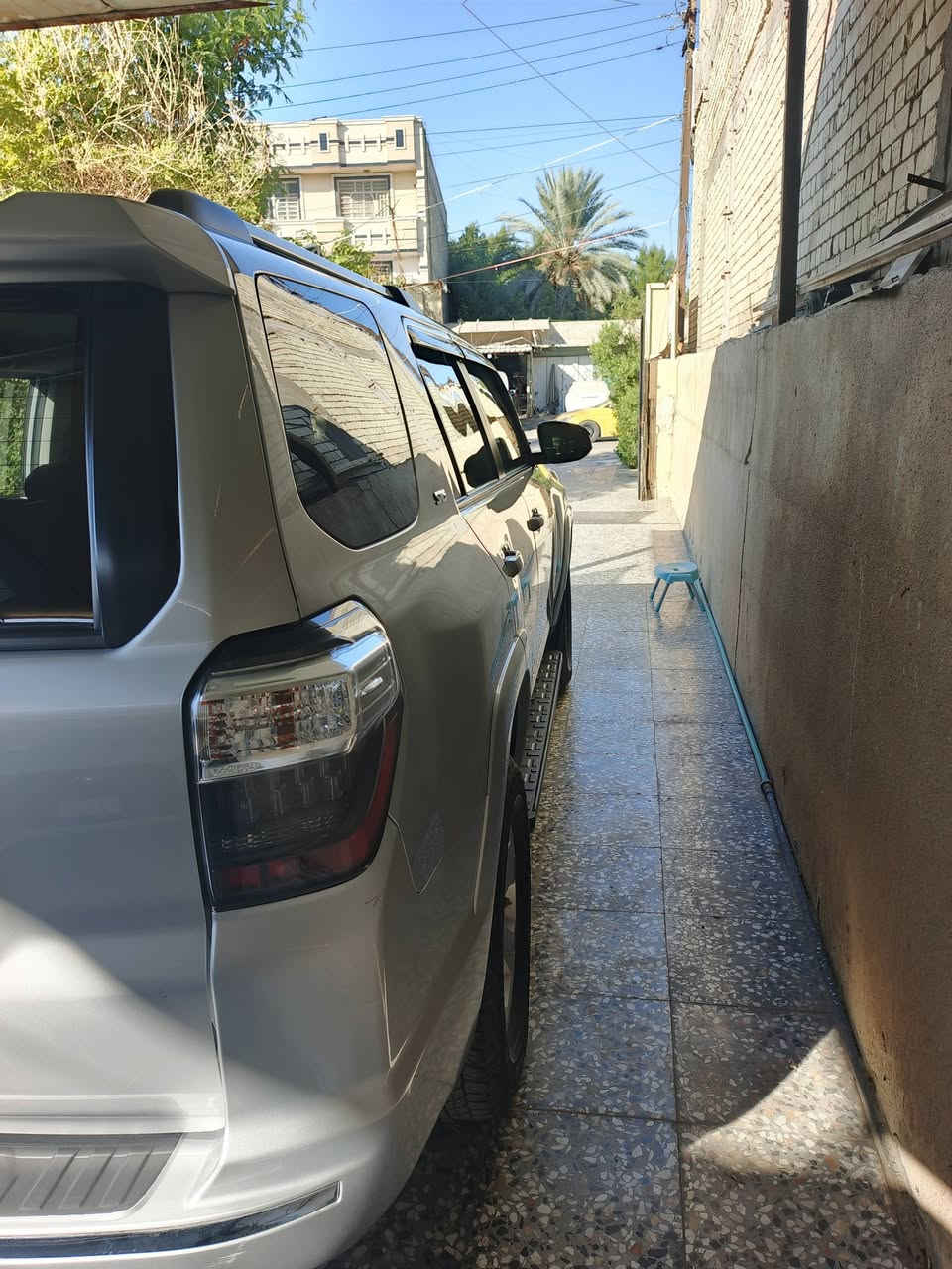 السلام عليكم من رخصة الادمن 4Runner موديل 2023  4 ويل بدون فتحه صور الحادث مرفقه ماشيه لحد الآن 26 ألف كيلومتر جديده مواصفات الفوررنر المعروفه عدكم لأن هاي صفحه متخصصه السعر المطلوب نهائي غير قابل للتفاوض 27 ألف $ إلي تعجبه أهلا وسهلا والمايعجبه أخ عزيز الله يقسملك الأحسن منها للاتصال ***********
