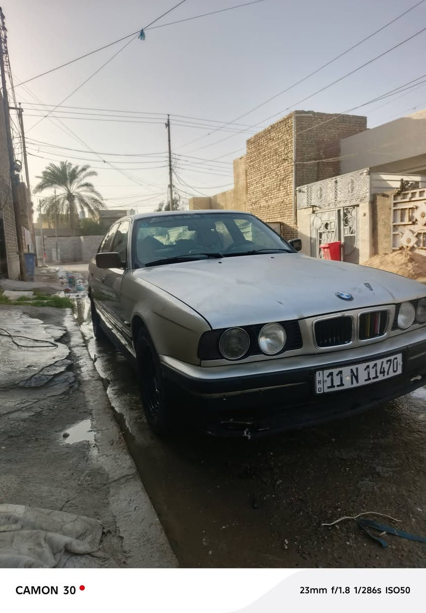 السلام عليكم BMW 525 للبيع مكينه مسكر عدل كير عادي سياره خير من الله مابيه نقص عوزها صبغ بس سعر 42 وبيها مجال مكاني بغداد كراده داخل ***********
