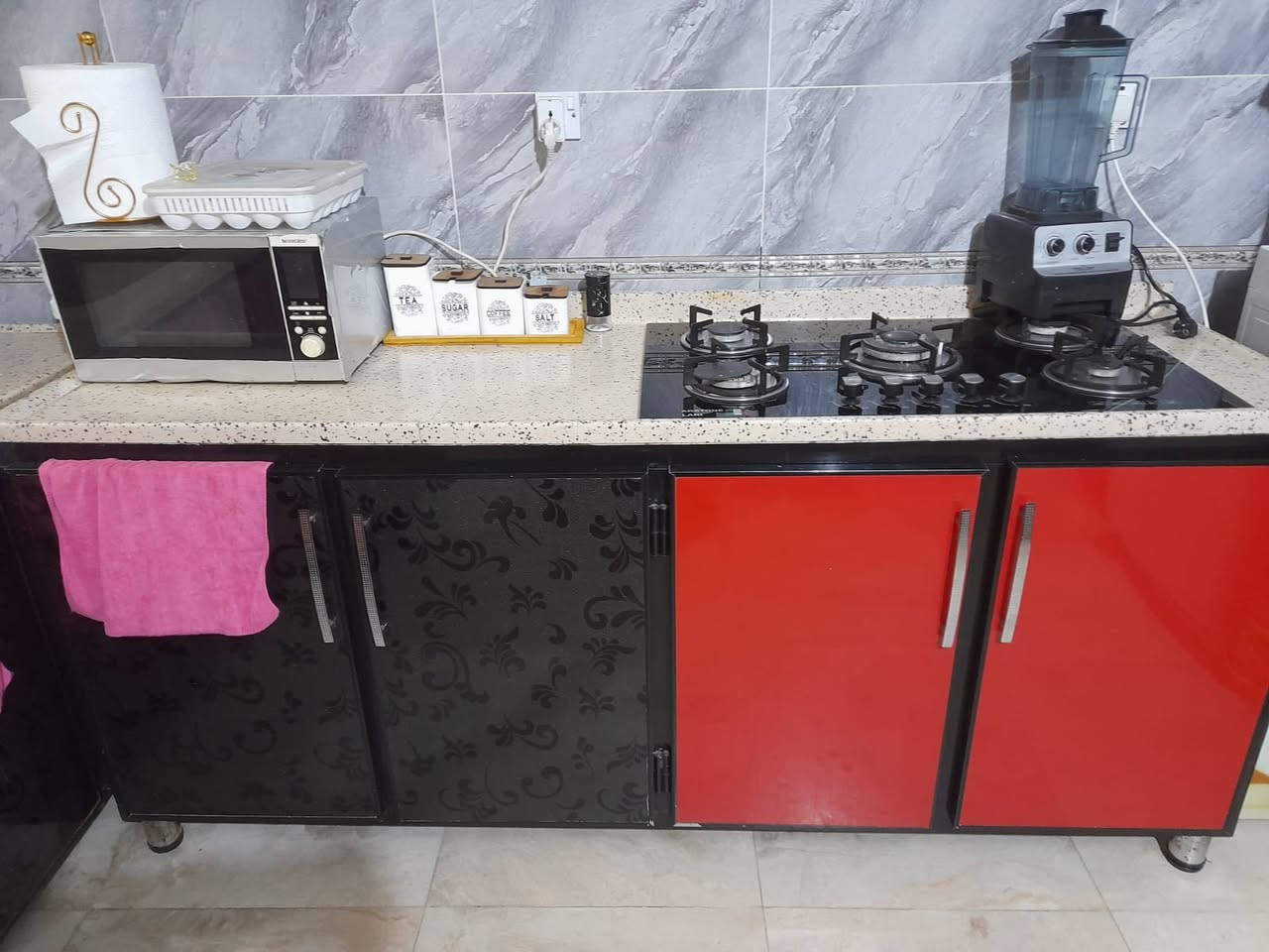 سلام عليكم كاونتر المنيوم تفصال الحوض مرمر للبيع السعر 500 الف وبي مجال شي قليل  نضيف كلش للتواصل ***********
