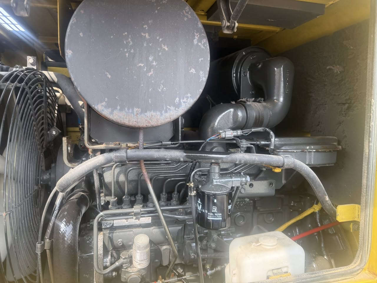 شفل كوماتسو WA100 
وارد يابان الشفل اخو الزيرو 
مشتغل 735 ساعه فقط 
بلادي بدون صبغ 
محرك 6 سلندر تبريد 
كير ميكانيك بغداد شارع الضلال 
***********
