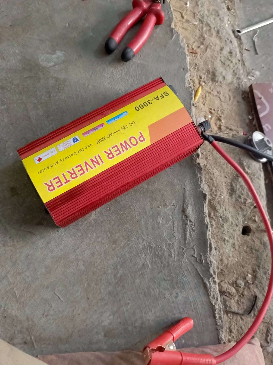 سلام عليكم أهالي قضاء طوز خورماتو 
هدني عاكسه للبيع 
وانفرتر ٢٣ امبير  للبيع 
اي استفسار اتصل على رقم ***********
