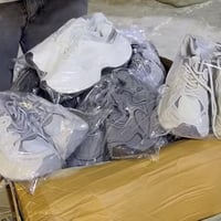 عندي شليفين احذية يناسبنة الي يريد شليف 155 الف توصيل كاملة   وعندي شل...