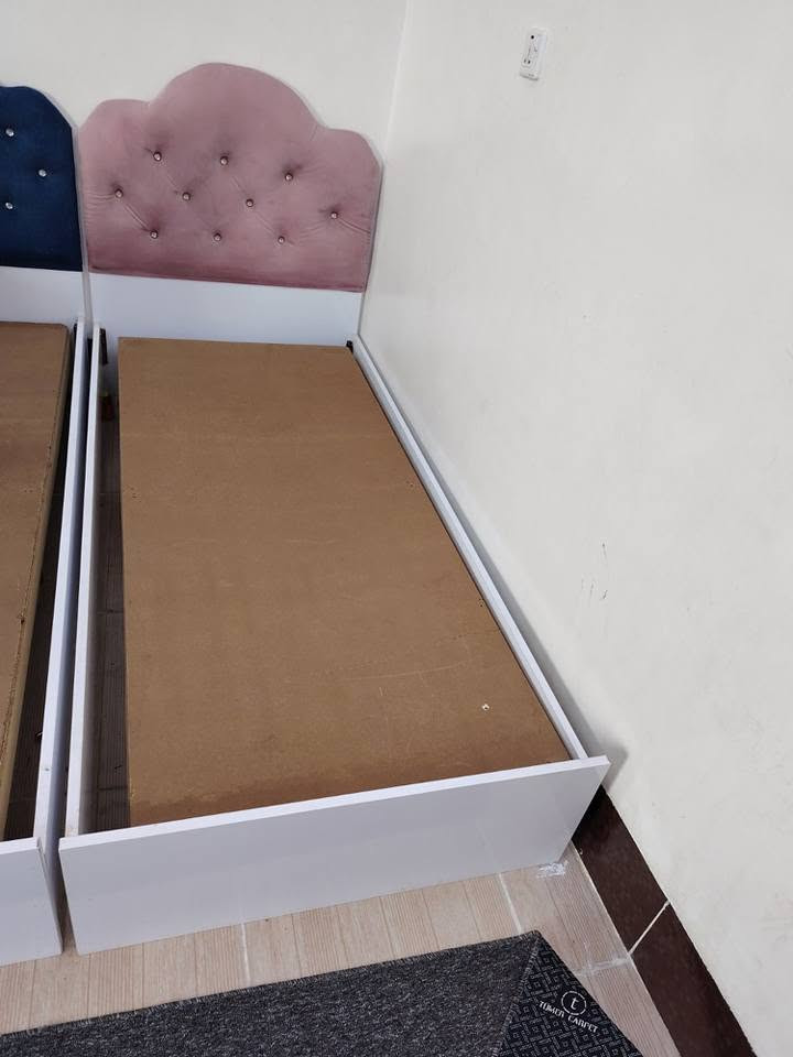 هەرزانترین نرخ 130هەزار
دانەیەکێیان ئی کورانە ئەویتر ئی کچانە
شینەکە 65 هەزار
پەمپەکەش 65هەزار
👈🏻سیسەم بۆ فرۆشتن
👈🏻هەردووك دۆشەکی لەگەڵە
👈🏻قیاسی  هەردوو سیسەم190سم  بە 86 سم
شوێن هەولێر 
ژ.م خاوەن *********** ڤایبەر و وەتسئاپ بەردەستە أربيل, العراق
