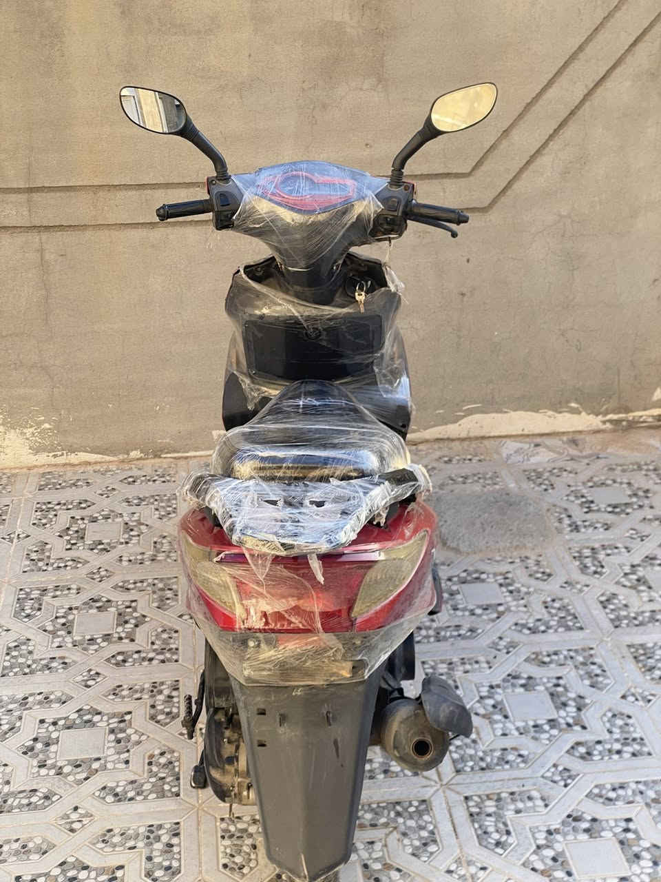 السلام عليكم ماكس سكنس فحل للبيع
دراجه حلوه ونضيفه محرك ما مفتوح
 سرعه 120
 اشاير يمين يسار 
دبل اشاره
 صالنصه رياضي FM
 بريكات فول
 مرايات يمين يسار
 هورن 
كهربائيات كلها شغاله
 دراجه رزنه ومعدل 
دهن احسن نوعيه قبل 4 ايام بدلته 
دراجه فول ما ناقصها بس باتري 
سعر 550 وبيها مجال 
شراي راسلني او  اتصل ***********
