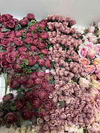 تصفية محل الورد نوعية ممتازة الاسعار من الف الى ٣ الف للباقة  للطلب را...