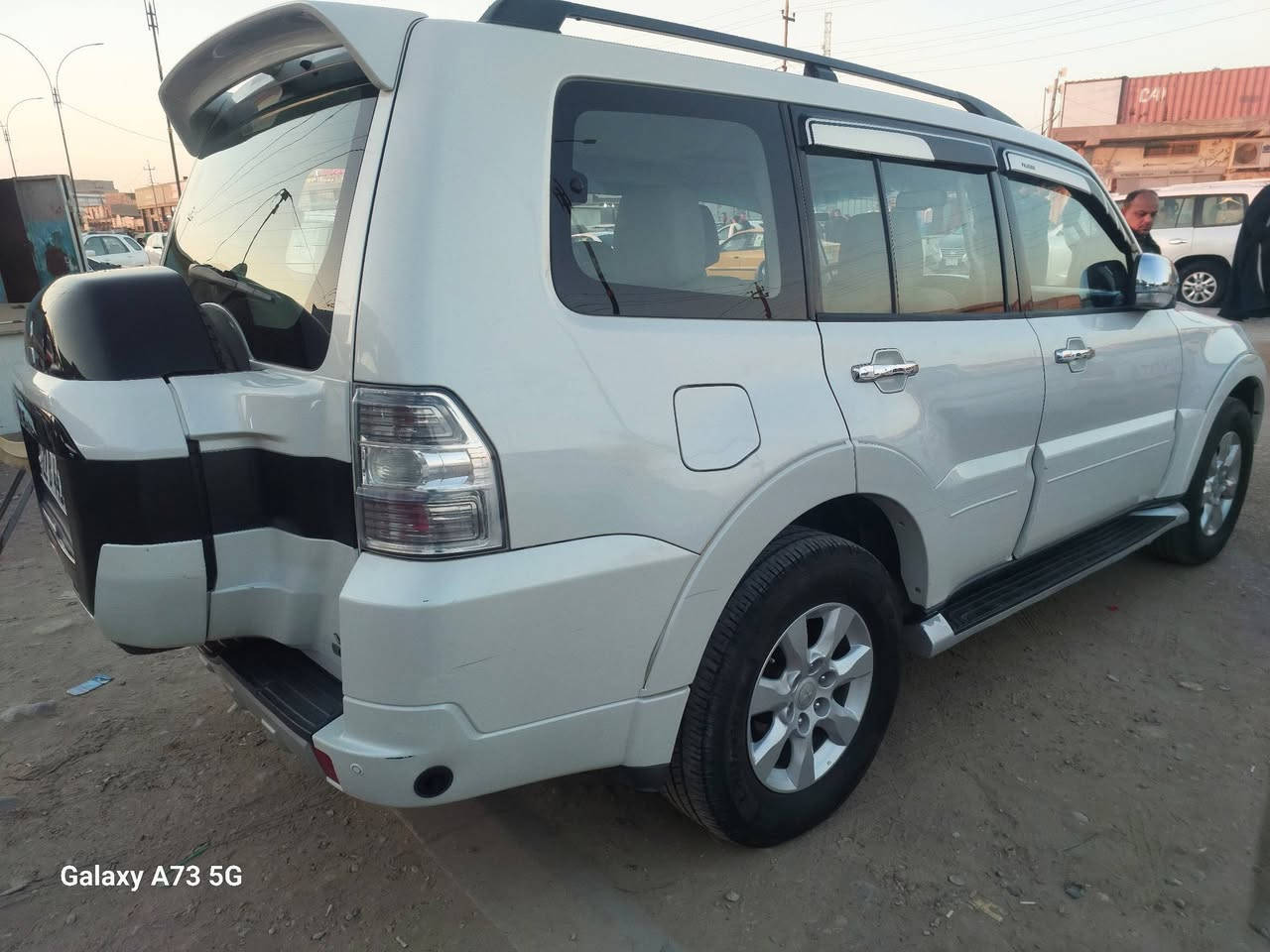 باجيرو ٢٠١٥ خليجي حادث بصيط خشم الجاملق الأيمن كلير البنيد والباب سائق  لون ابيض لؤلؤي سياره جديده بمعنى الكلمة سياره  جديده بمعنى الكلمة مواصفات  عاديه   مكينه ٣٥٠٠ المرغوب ٧ راكب ٣قطع تبريد  حساسات خلفيه نضام مانع الانحدار  لد نهاري  يدات نيكل اصلي اشاير بلمري مري شفط ويل كبير داخل بيجي   سياره مال جني  أي نقص مابيها رقم اربيل دولي  العنوان ميسان سعر ١٦٠  الاستفسار ***********
