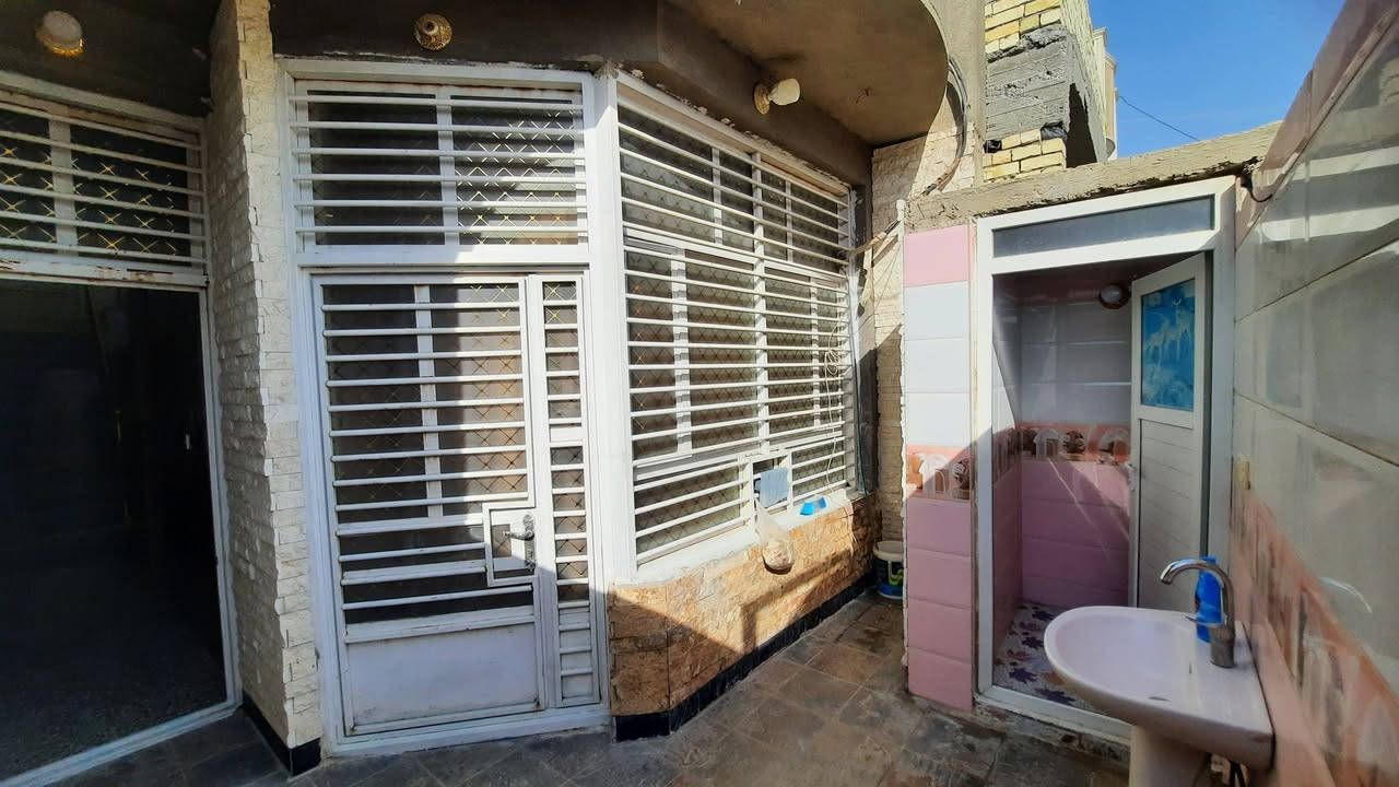دار للبيع مساحه 100 متر طابق ونص كامل العنوان البلديات الضباط الثانيه الزراعي شارع 15 قريب شارع 30 

البيت بي مؤجر ايجاره 400  يعني ابيع استثمار 
واذا مراوس بهيكل ماكو اشكال 
الخاص متاح 
للاتصال ***********
