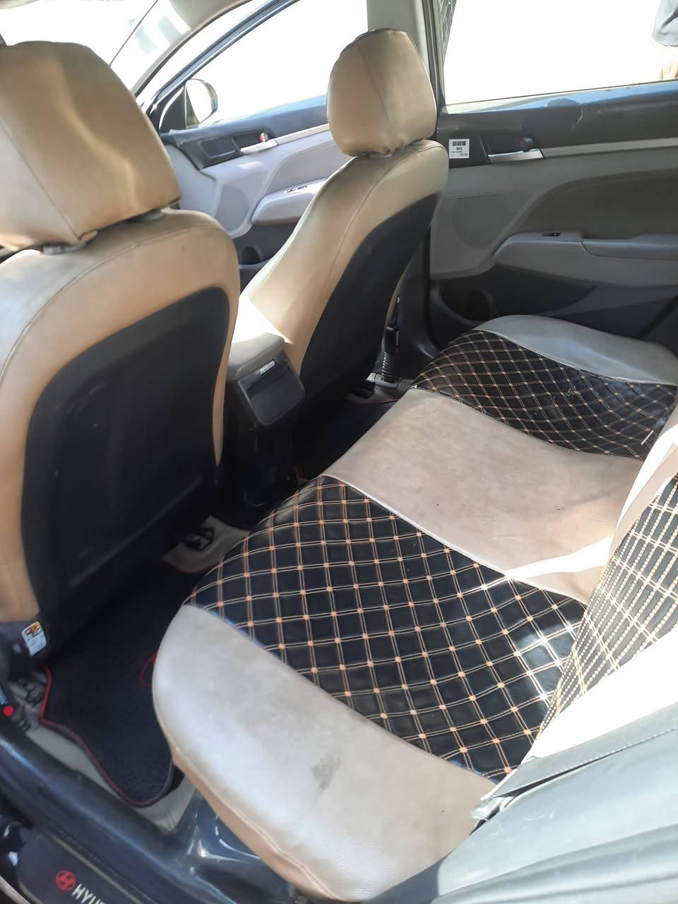 سلام عليكم سيارة لانترة موديل 19 كامل مواصفات بصمه + فتحة +رادر بل مري + لايت زنون +تخم تاير جديد كير مالته ايتي  هيئه مصفرة + رقم انكليزي سنوية جديدة  31 سياره بسمي تحويلهه ثاني يوم مكان بغداد العبيدي حادثة مع منشور  سياره وارد امريكي سعر 148$ رقم هاتف ***********
