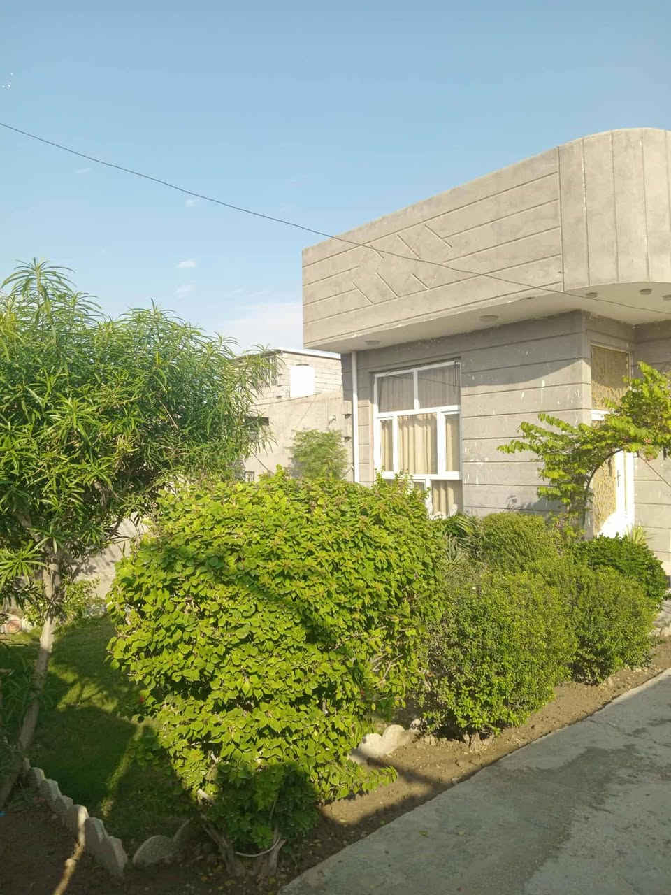 دار للبيع المساحه 250سند25الخدمات ماء مجاري كهرباء البيت يتكون من غرف ٢وصاله 5في8واستقبال ومطبخ   السعر 75العنوان الصويره حي الجهاد خلف المعارض يبعد عند الشارع  العام تقريبا 150متر للاستفسار على الرقم ***********او***********الخاص مفتوح
