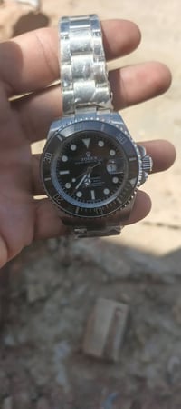 عندي ساعه رولكس للبيع السعر خاص للتصال بالرقم 07869729655 او تصال برقم...