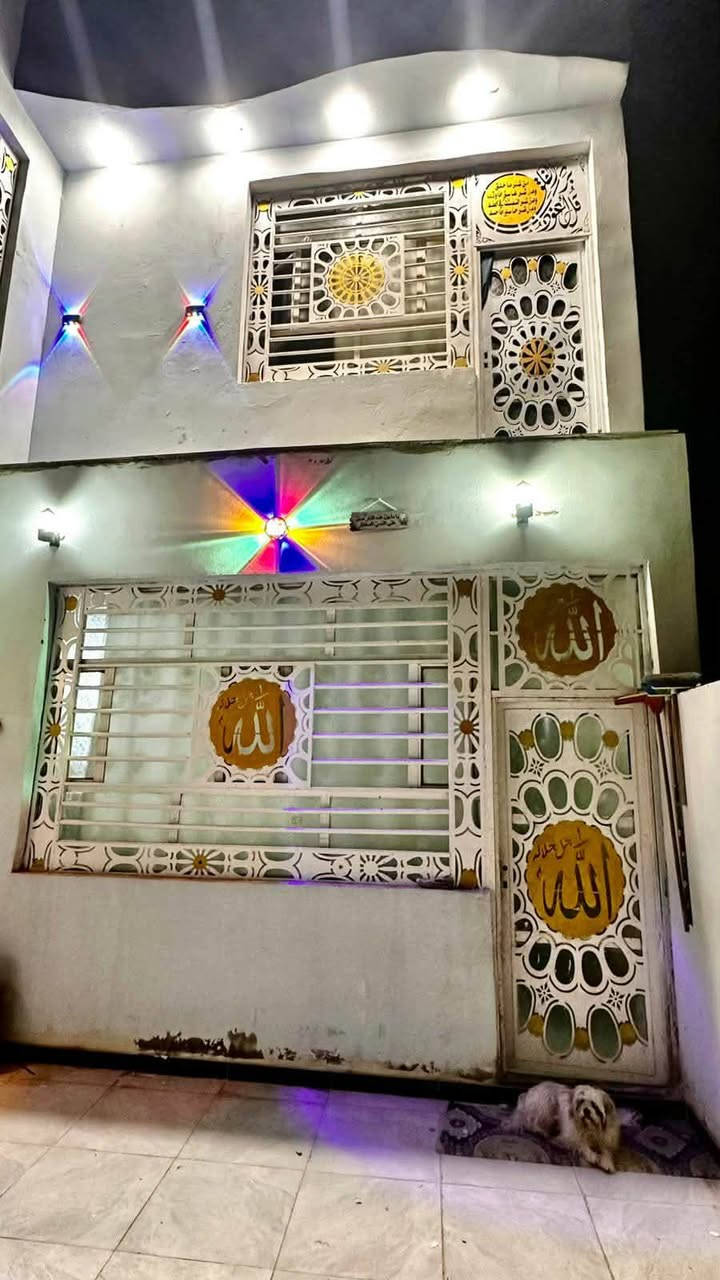 سلام عليكم بيت200م   مكان حي ندا شارع قنبر علي لدار للرهن رهن فقط طابق الاول البيت نضيف ستقبال وغرفه2وصاله جبيره وحمام ومكشوفه وطارمه ومطبخ (للرهن) تواصل متواجد وتساب 24ساعه (***********
