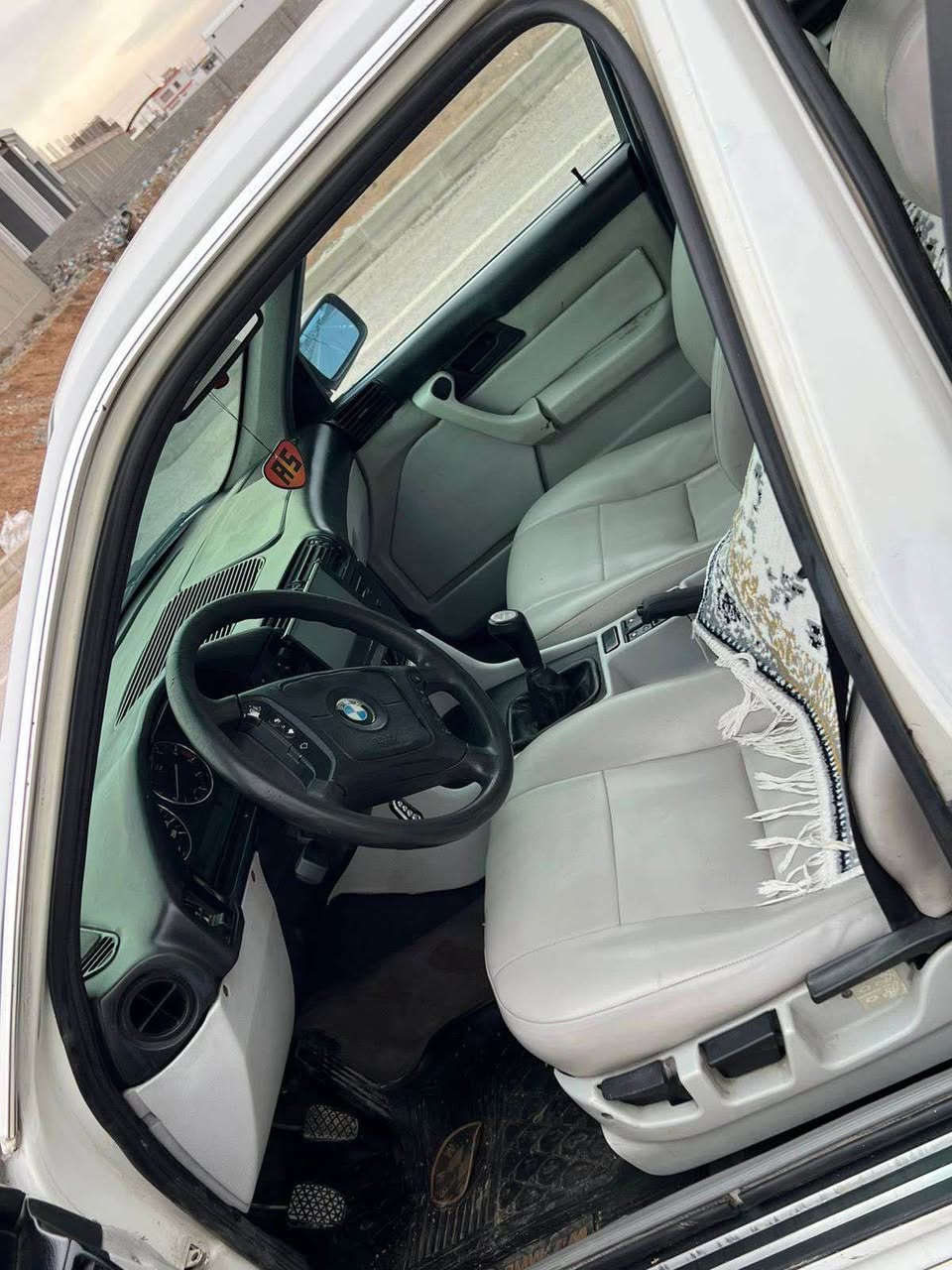 BMW 💪🏻
مؤديل ١٩٩٥ گيرعادي
حيزام سبوغ بئ ناو كرتن 
رةقةم و سةنةوى و هةزة تازةية
بةناو كردن و براوة بةشةرت 
يةك دينار مسروفى تيا نية
لة رسم و واقعي يةك شته زؤر پاكة

***********
*********** كركوك, العراق
