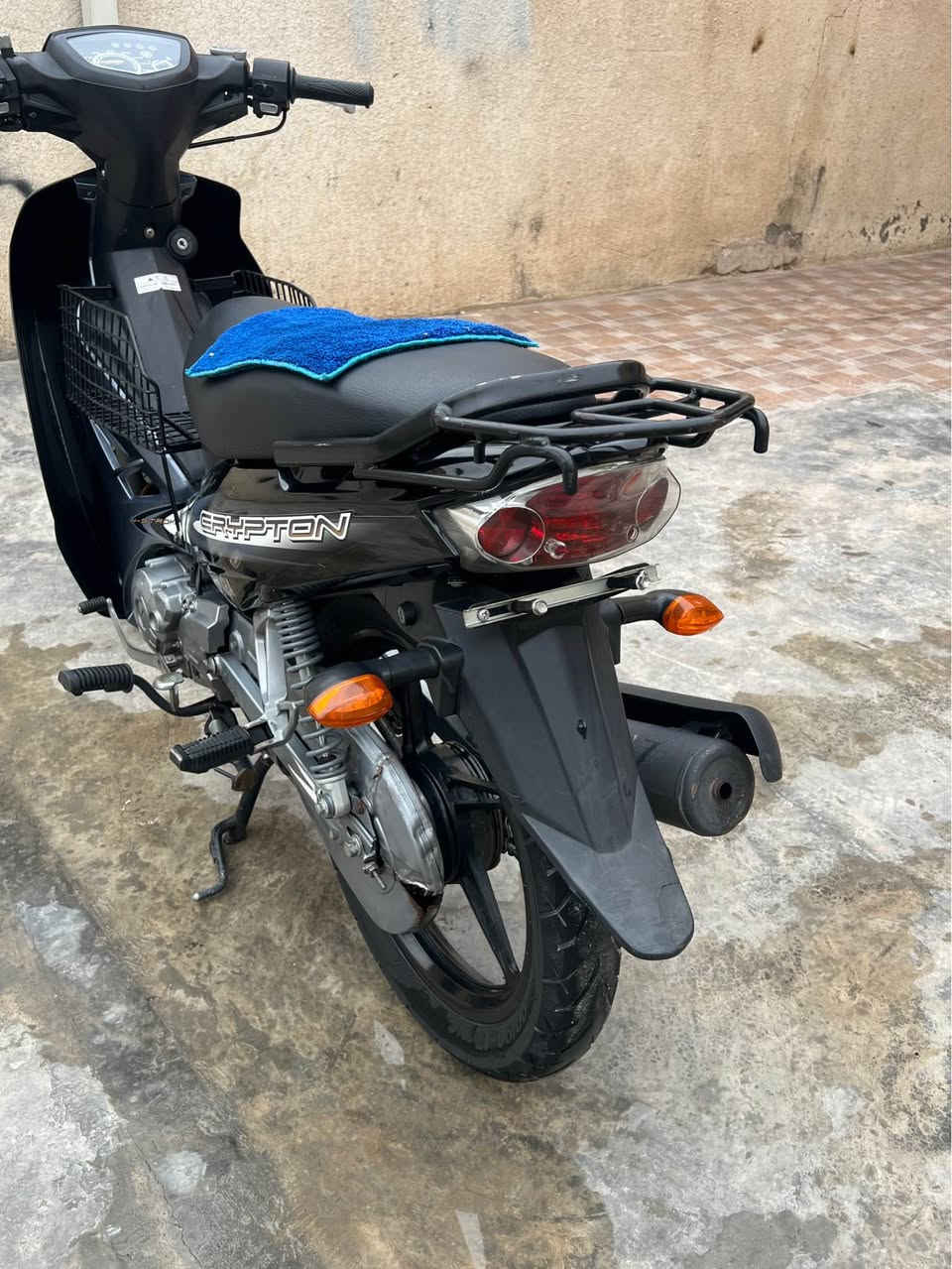 دراجة يوماها كير بدون كلج  اربعة نمر دراجة كلش نضيفة مكاني بغداد  ***********
دراجة خير من الله كهربائيات كله شغالة 
مكينة خرسة Colombo, Sri Lanka
