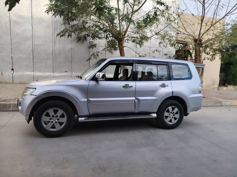 سلام عليكم سياره باجيرو موديل ٢٠٠٨ سياره كفاله عامه بدون ظرب بدن صبغ كلشي مابي تبريد مركزي دواخل لونين تحكم استيرن مرايه شفط ايشره بل مرايه  سنويه جديد بسمي كوبون بنزين موجود محرك مامفتوح سياره كلش نظيف الحمدلله سعر ١٢٥ بي مجال  عينوان كركوك شوراو موبيل *********** كركوك, العراق
