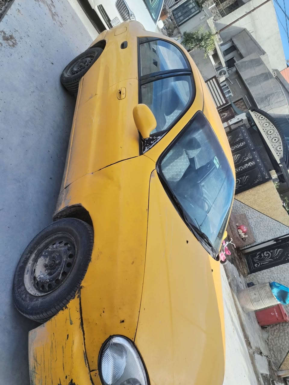 السلام عليكم سياره للبيع دايو لانوس 2000 بطاقه بانزين بيها مكانها حي بدر السعر ٢٥ ورقه شراي اتصل ***********
