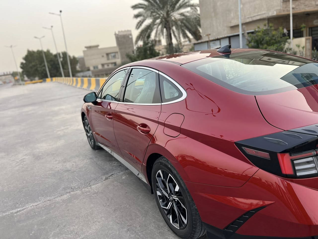 سلام عليكم مكفوله سياره
هونداي سوناتا
:
 محرك 2500 
تنفس طبيعي 

مواصفات فول عدا بانورما 

1_بصمة

2_تشغيل عن بعد 

3_بصمة ابواب 

4_كير تعليك 

5_شاشه حجم كبير 

6_نقاط عمياء 

7_كشنات كهرباء 

8_تدفئة كشنات 

9_رادار امامي 

10_رادار خلفي وجانبي 

11_لد امامي خلفي 

12_لايت عدسات 

13_مودات قيادة 

14_عدادات الكترونيه متغيره 

15_منافذ شحن خلفية 

16_فول تحكم ستيرن 

17_فول قيادة ذاتيه مع تحديد مسار 

18_سايد بريك كهرباء 

19_مانع انزلاق 

20_اوتو هولد 

21_كامره خلفية بدقة hd

22_شفتات ستيرن _ 

٢٣_اوتو بريك توقف ذاتي 

دخول كتاب وكاله عاااامه مطلقه 

حادث سياره جاملغ امامي فقط بارد  

عنوان : الاعظميه شارع الظباط 
سعر مناسب اتصل وبيك خير وتدلل 
استفسار ***********
