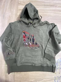 يلبس لارج الباب الشرقي شارع البانكيه  للتواصل  07714248092