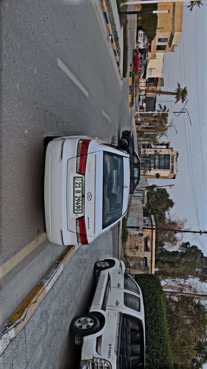 سلام عليكم للبيع سوناتا 2009 خليجي بيه جاملغ صبغ سياره جاهزه بدون نقوصات كامله رقم وهزه جديد مواصفات شاشه كامره محرك 2400 عليه منضومه زنون كامله وعليه منضومه غاز 
سعر  105 وبيه مجال بسيط 
مكان سياره بغداد اليرموك
الاسفسار ***********
