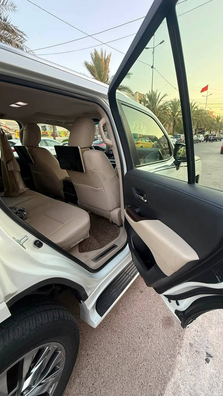 السلام عليكم
لاند كروز
موديل 2022
فئه GXR ساز
ماشيه 53،000
سياره كلش جديده كلين
لاتصال فقط ***********

