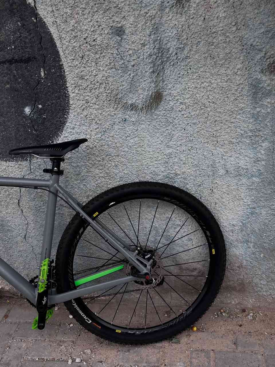 Canyon grand AL SLX
المنيوم بالكامل
بريكات:sram avid
كروب سيت:shimano deore xt
ويالة:mavic cross ride
تايرات: continental x king
دبل :fox 32 
للحجز والاستفسار دايركت


**إذا كنت صاحب هذا الإعلان وتريد حذفه لأي سبب، رجاءا أرسل رسالة إلى الدعم الفني**
