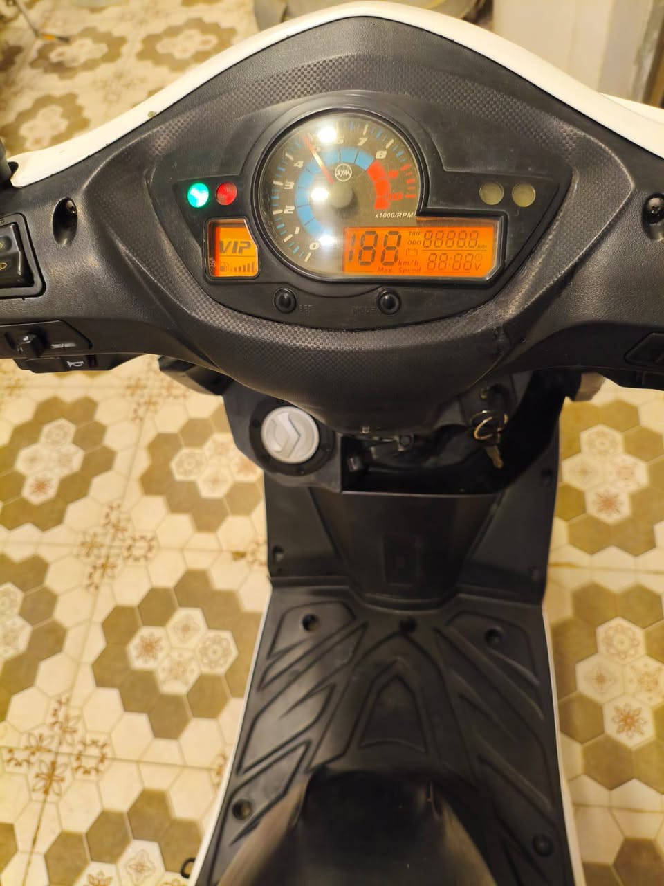 السلام عليكم 
للبيع دراجه سايم نحله موديل 2018 كيج الكتروني صالنصه رياضي لايت عالي ناصي قفل جنطه كهرباء صلف هندر كهربائيات كلها شغاله مابي كل نقص ملاحضه دراجه بدون اوراق السعر 700بي مجال قليل مكان دراجه زراعه  ***********
