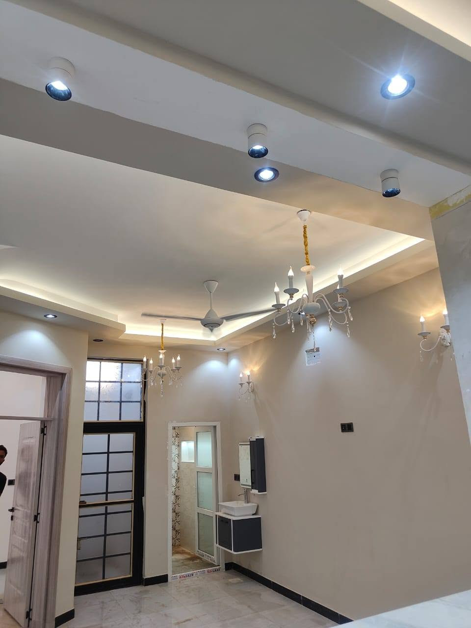 🏡 بيت للبيع في كربلاء – حي الحوراء
📍 العنوان: كربلاء، حي الحوراء جهة باب بغداد، عمود 37، نزلة القاضي.
🔹 المساحة: 100 متر
🔹 الواجهة: 8 متر
🔹 النزال: 12.5 متر
🔹 البناء: طابقين
🔹 عدد الغرف: 4 غرف نوم
🔹 البناء جديد
🔹 المواد المستخدمة: طابوق جمهوري + كونكريت مسلح
✅ جميع الخدمات متوفرة
✅ تبليط، مجاري، 
للمزيد من الاستفسار اتصل واتساب ***********
*********** كربلاء, العراق
