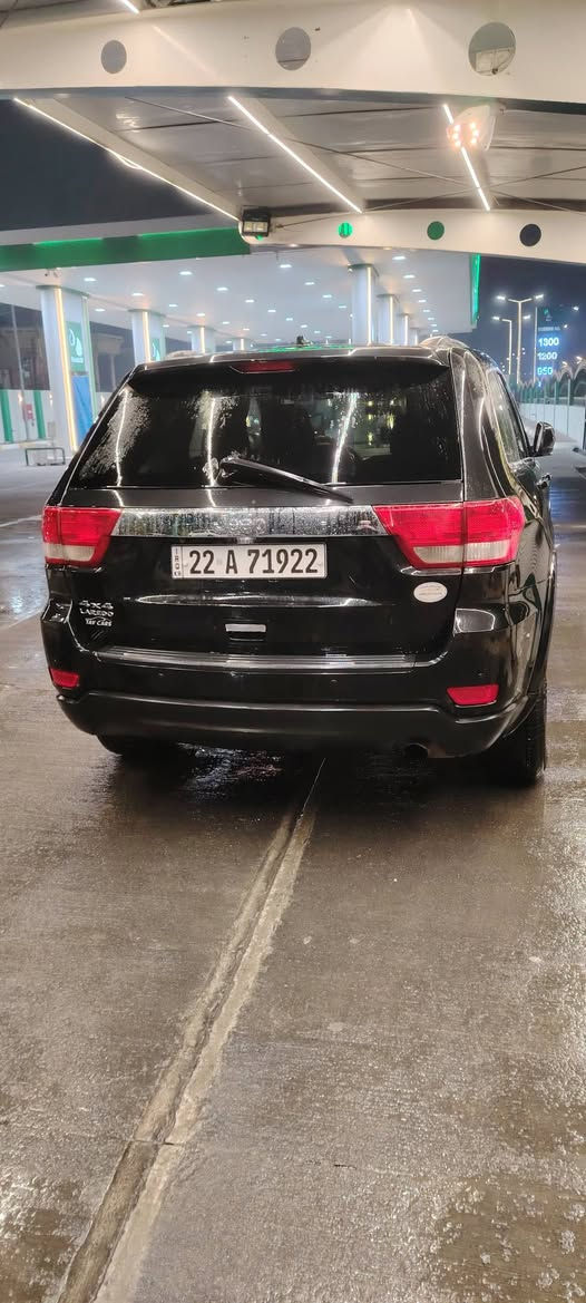 جيب للبيع سياره جاهزه مال جناي السياره فقط القماره مصبوغه جماليه بدون معجون بيها جلح وصابغينها  مكان السياره كركوك حي العسكري ***********
