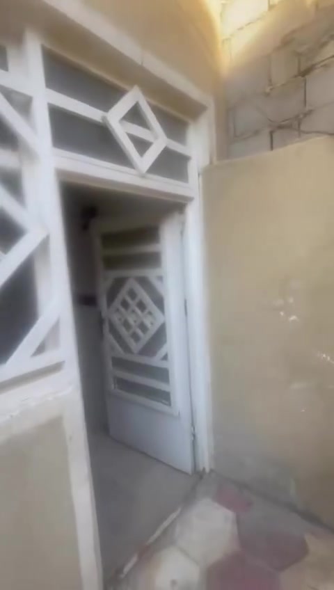 اجار بيت ١٢٠ الحر خلف مول المائدة (فرع ابو الدهن ) بيت نظيف جدا استقبال ومطبخ صاله وصحيات وفوك غرفه اجاره ٣٥٠ مقدمه ٣ شهور ***********
