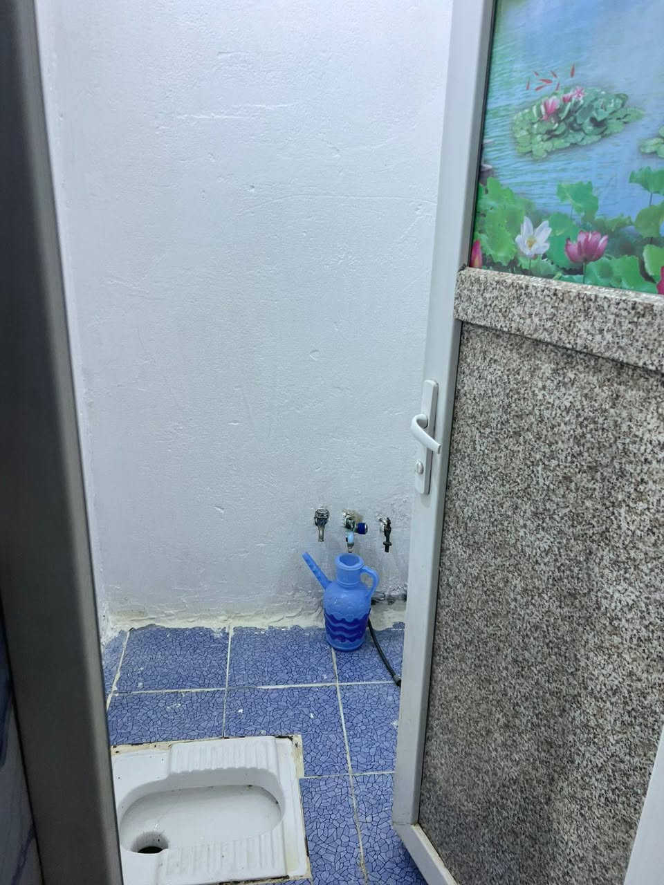 بيت للبيع المساحه 108متر
الواجه 8والنزال 13 مدخلين للبيت 
غرفة نوم وحده  ترك على عرض البيت استقبال  حولي  مطبخ 
خدمات داخليه وخارجيه 
البيت زراعي خدمات كامله 
المكان كفائات شهداء السيديه 
موقع قريب الشارع التجاري 
 وات ساب او اتصال مع صاحب الدار ***********
