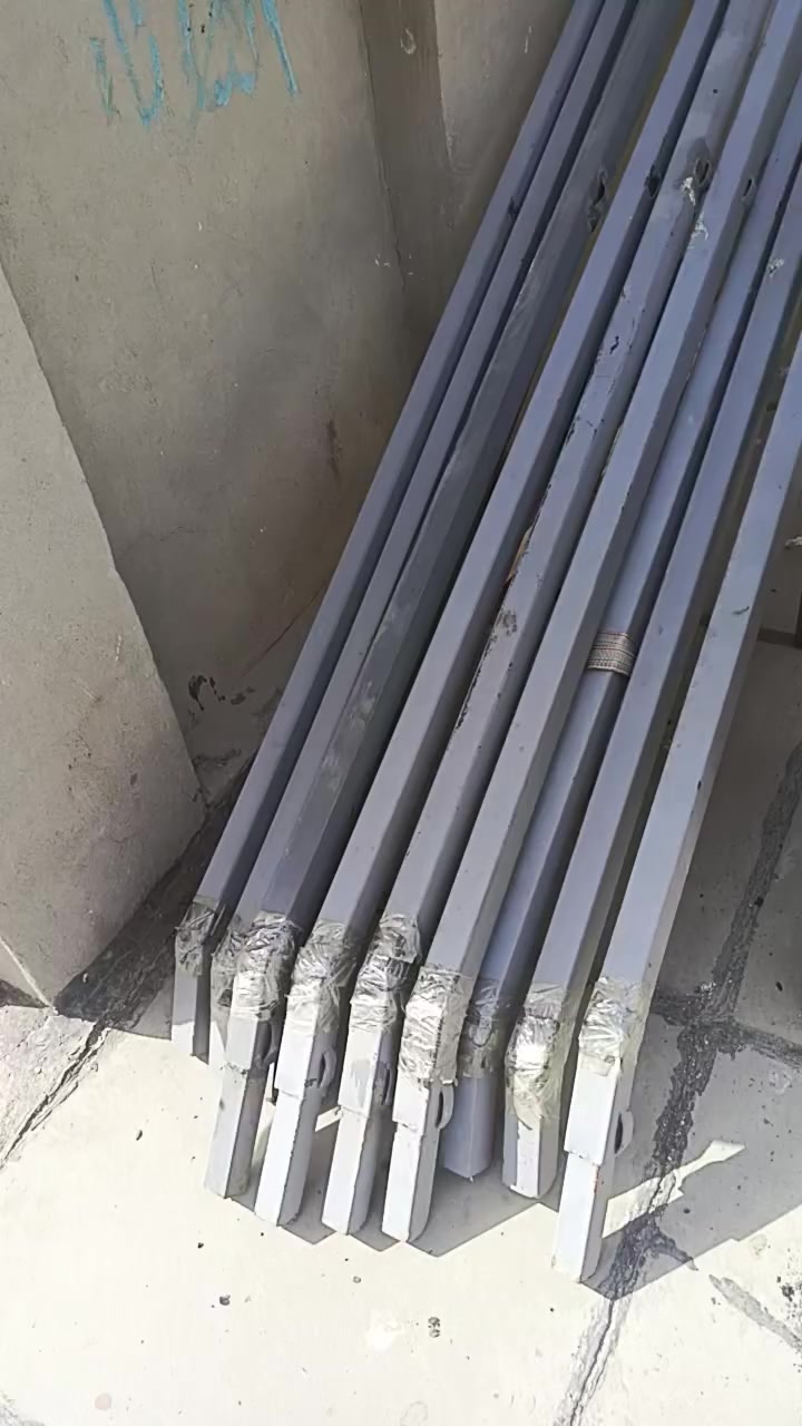 سلام عليكم ٥اقواس للبيع نضيف وياهن جادر قماش جديد ب٣٥٠
***********
