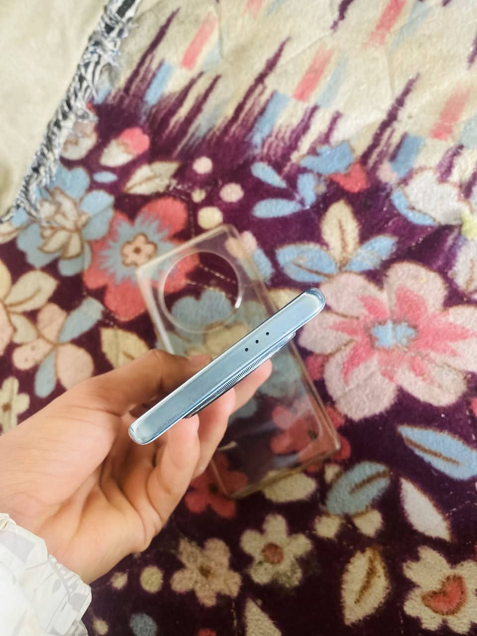 سلام عليكم جهاز HONOR X9c للبيع نضافه١٠٠/١٠٠ ذاكره٢٥٦ بطاريه٦٦٠٠  وكاله صارله شهر من اخذته كارتونه وغراضه كاملات رقمي ***********
