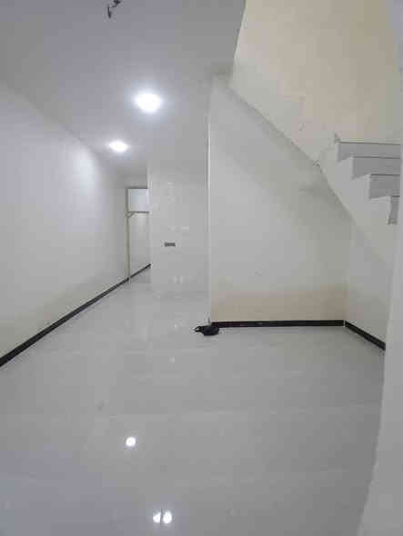 مشتمل للبيع مساحته  100متر 🟥 بناء حديث غير مسكون 🟦
يحتوي على غرفة نوم وهول ومطبخ واستقبال وصحيات داخلية وخارجية وگراچ 🟥 
⬅️⬅️مبني من الطابوق 🔳
⬅️⬅️السقف صب كونكريت 🟦
⬅️⬅️الأرضية والجدران سيراميك 🟥
نوع العقار طابو زراعي مرقم 🟦
السعر/40💸مليون قابل للتفاوض 
العنوان//كوت حي الحكيم الاولى  شارع كالة 🟦

          *******************************
للاستفسار الاتصال على الارقام التاليه ⬇️⬇️
      📳📳*********** 📳📳
      📳📳*********** 📳📳
      📳📳***********📳📳 
    
مكتب دلالية اهل الديرة للعقار 🏨🏡
