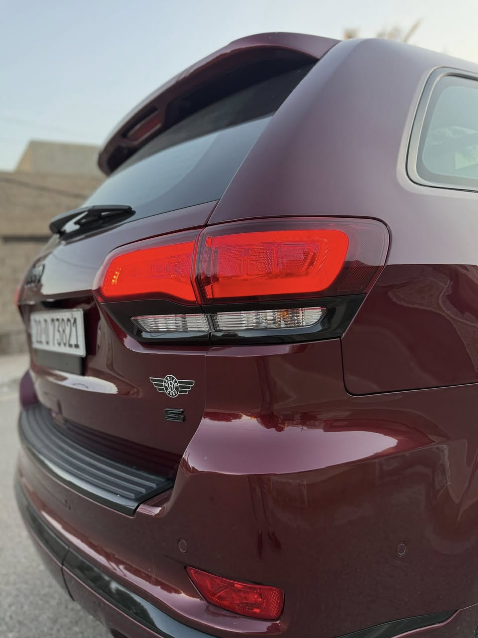 السلام عليكم
للبيع سيارة جيب فئة S خليجي وكالة هارلم موديل 2022 
رقم اربيل ومغلفة PPF بالكامل و مكفولة كفالة عامة لا شخط ولابارد ولا تبديل ولا صبغ حتى الدعاميات 
ماشية 40,000M جديدة وجاهزة بوضع الشركة فول مواصفات وبدون اي نقص 
1- رادار امامي + جانبي 
2- كشنات داخلي احمر 
3- بانوراما 
4- حساسات 
5- كاميرات 
6- اوتو بارك 
7- كشنات حار + ستيرن كهرباء 
معروفة مواصفات ال S الفول بدون أي نقص 
السعر 365 ورقة وسعر مناسب بالنسبة للمواصفات المذكورة 
رقم التواصل 
*********** 
***********
