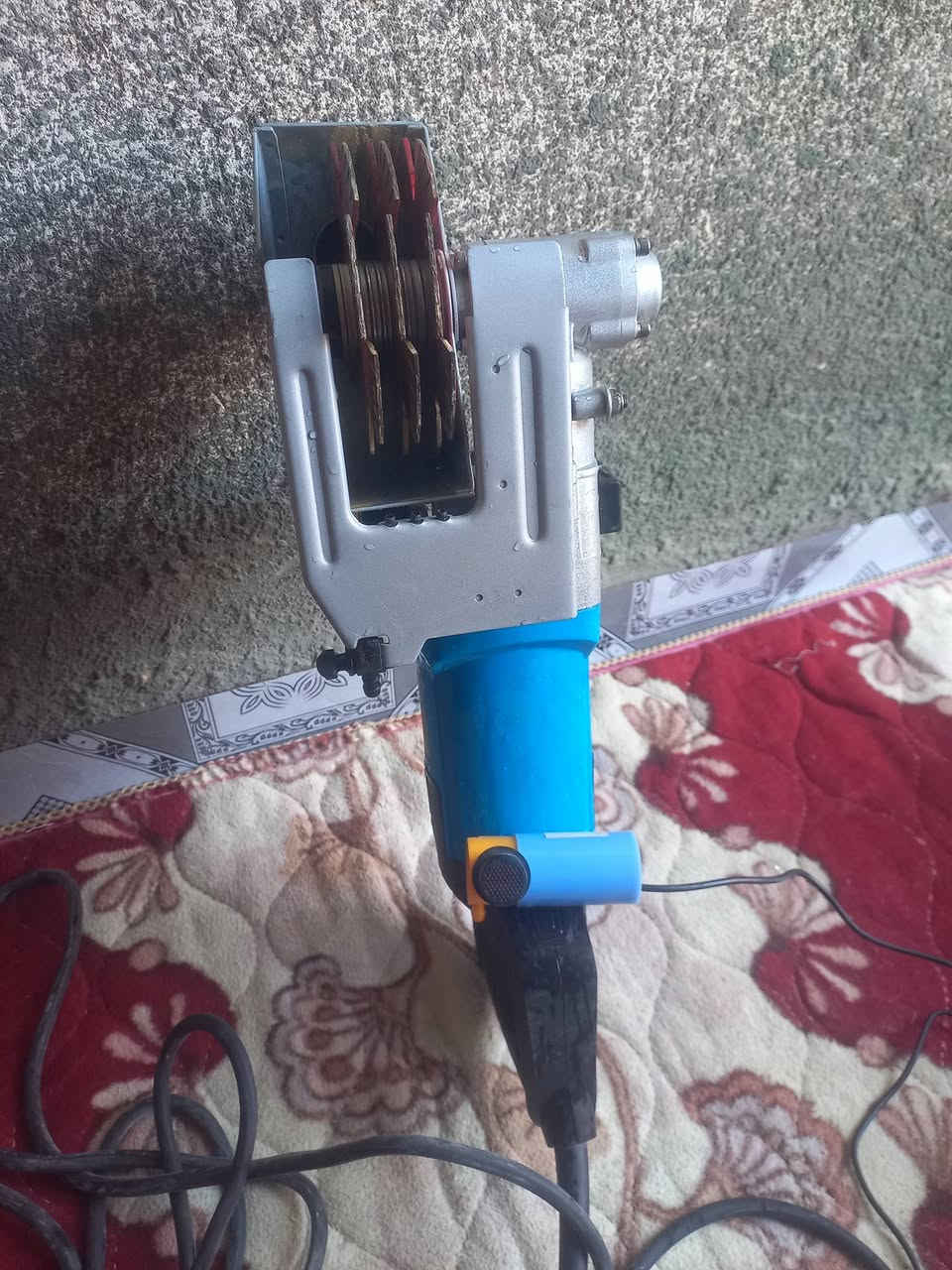 السلام عليكم كوسره ٣ اقراص جديده جديده مستخدمه للفحص فقط +ملحقاتهه كامله واتر بم وصوند واقراص السعر ١٥٠ 
***********
