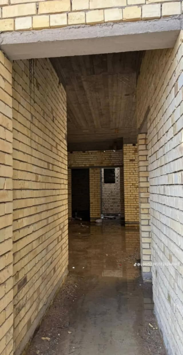 نقدم لكم تحفه معماريه 💥
🔰هيكل  بمساحه 165
في مدينة الاندلس السكنية في البصره 
ابداع شركة عنصر التكوين حيث الجودة هي الأساس والتفاصيل هي الشقف 
أبدا حياتك الجديده في مكان يعكس ذوقك االراقي ✅
⬅️دار للبيع (هيكل165متر مربع  )
↩️ الفئه طابوق اصفر درجه اولى 
↩️الطابق الثاني واصل للسقف وتوقف البناء 
⬅️السعر 160وبي محال للشراي 
♦️♦️للعلم بناء الدار تحت إشراف  شركه ومهندسين خبره أرضية الدار (رفت )وليست شريطي 
⬅️الموقع بصره  إحدى دور مدينة الاندلس السكنية 
📞للاستفسار اكثر عن هذا العرض تواصل مباشرتا معنا ع هذا الرقم وتدلل 
***********
