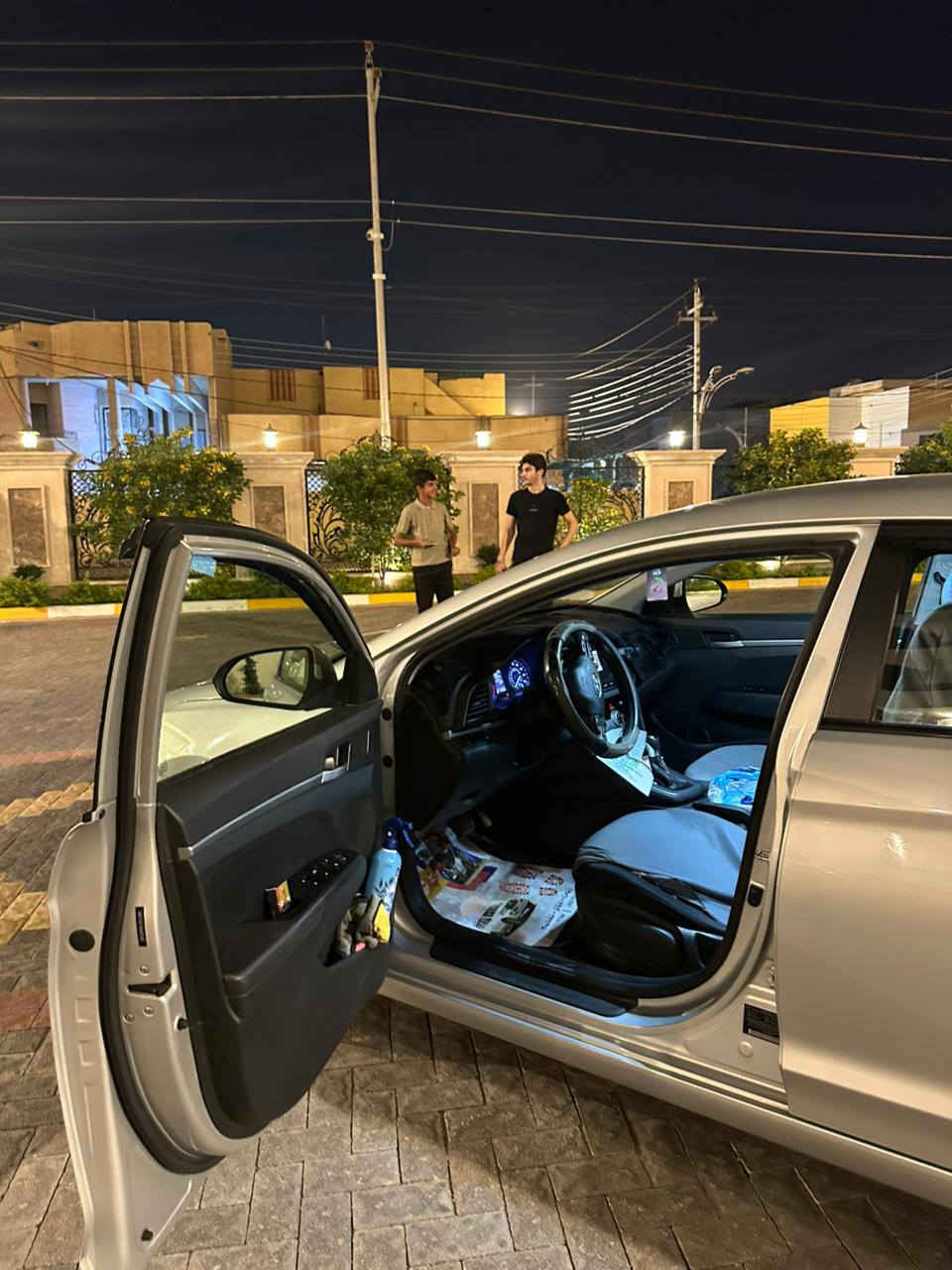 سلام عليكم 
النترا 2019 رصاصي 
امريكي حادث بالبنيد فقط 
محرك 2000 دوش مكفول وكير مكفول 
رقم شمالي  
المكان الفلوجه 
***********
