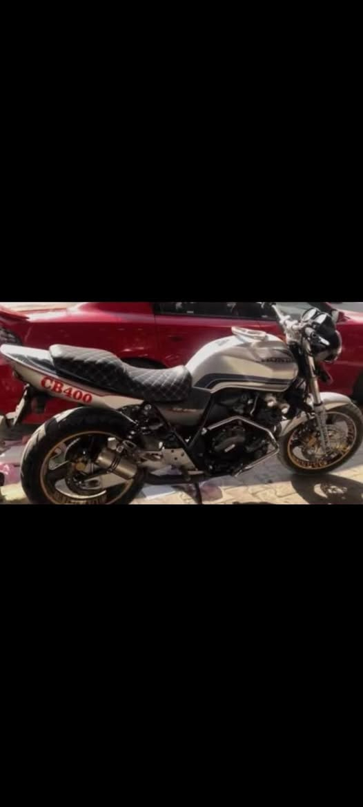 سلام عليكم
سيبي فور جيل ثاني هايبرد وسكيروتي مكينه جيس وكفاله دراجه متخسر عليها شي سعرها ١٥٠٠ قفل 
مكاني ديوانيه ***********
