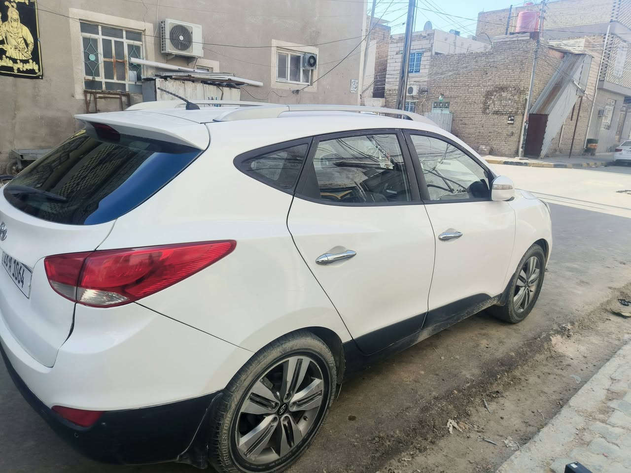 السلام عليكم اللهم صلي على محمد وآل محمد
توكسان 15 خليجي 
رقم مميز نجف A 1064 انكليزي
سنوية جديدة 2031 هزة جديدة مداور مباشر بأسمي 
كير كفالة مبدل بس دهن وفلتر
مكينة مفتوحة 
منضومة تبريد جديدة شرط ثلج ❄
حدادية جديدة ادامة عامة 
السيارة حلوة ومتعوب عليها مال جناي سستم صوت حديث 
كهربائيات كلها شغالة لايت منظومة زنون 
شاشة اندرويد سلاسة بالاستخدام
السيارة بيها ضربة بالجنطة واصلة للشاصي 
يعني الشاصي بي تعديل بسيط بالسونار ما مبين بس اني اكلك بيها 
وبيها طخة طرف البنيد المكان الوحيد بي معجون طرف البنيد السونار مرفق مع الصور
الموقع النجف الأشرف
للاستفسار خاص متواجد والرقم *********** بي وتساب السعر مال بيع 123 سعرها مناسب ماكو هيج سعر
