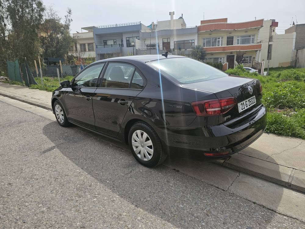 ڤۆڵکس واگن جیتا ٢٠١٦
سەیارەیەکی تا بڵێ ی جوانە و بێ بۆیاخ، لە ٢٠١٨ داخڵ بووەو بەناوی خۆمانەوە و خۆمان ڕەقەممان کردووە
سەنەوی و ژینگە تا 6/8/2028
تەنها 104 هەزار کم ی ئەسڵی ڕۆشتووە
مەکینە 1.4 ی تۆربۆیە
سەیارەکە هەموو مواسەفاتێکی تیایە کوشنی جلد و هیتەرە کامێرای دواوەی هەیە...هتد تەنها سەقف سلاید نییە
سەیارەکە حازرەو هیچ مەسرەفێکی تیا نییە و خاوەنەکەی بەڕێوەبەری قوتابخانەیە و زۆر خزمەتی کردووە
تەنها یەک دوو شوختی هەیە لە دەعامی پێشەوە...
کوشنەکان بەرگی تێگیراوە بەڵام کوشنی شەریکەی خۆی جلدەو وەک تازە وایە
سەیری وێنەکان بکە
نرخی 11900 دۆلار
نامە بنێرە بۆ پرسیارو سەیرکردن تەنها ئەگەر کڕیاری جدیت
شوێن/ سلێمانی السليمانية, العراق


**إذا كنت صاحب هذا الإعلان وتريد حذفه لأي سبب، رجاءا أرسل رسالة إلى الدعم الفني**