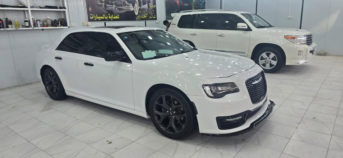 كلايسلر 2018
رقم صلاح الدين باسمي
ماشيه 85 فقط
حادثه فقط تبديل بنيد بدون ايرباك
واجه بيه كلير من امريكا صفحه
المكان ناصريه حي اور 
وكتاب فحص موجود 
هـ . ***********
