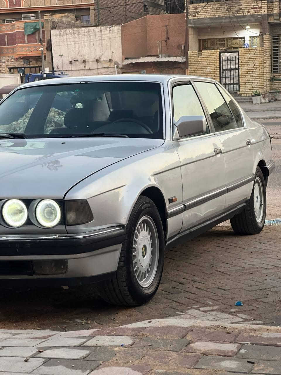 سلام عليكم سياره بي ام موديل(90) رقم بغداد انكليزي سنويه جديده باسمي مكينه وكير وصدر وتايرات نضيفات حيل مصبوغه لجماليه سياره فتحه السعر$(42)الهاتف(***********) م. بغداد مدينه الصدر
